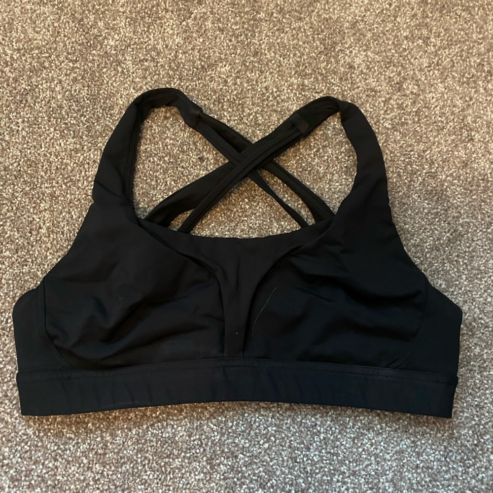 Black Lululemon sports bra